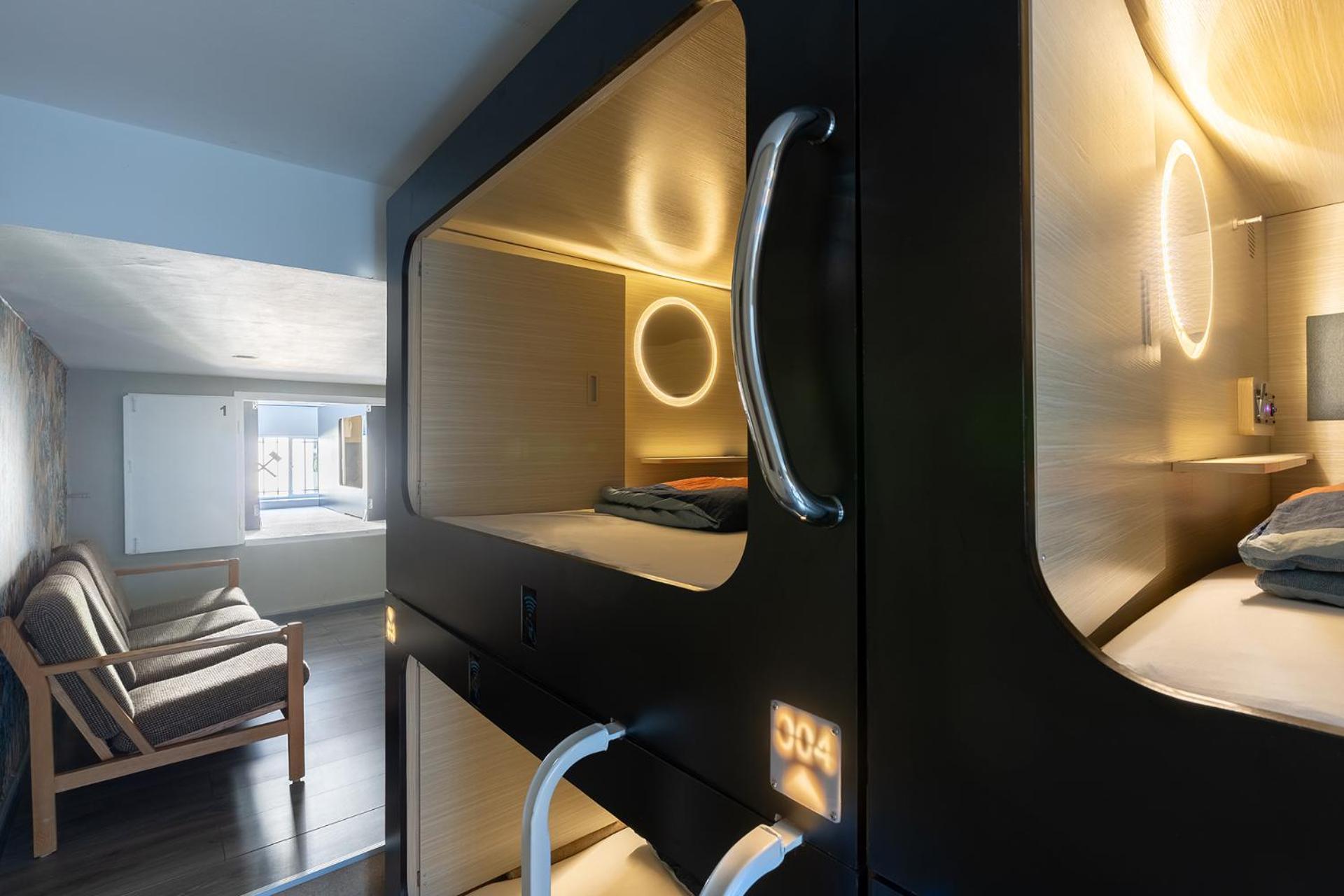 Mue Cubes - Capsule Kapselhotel Basel
