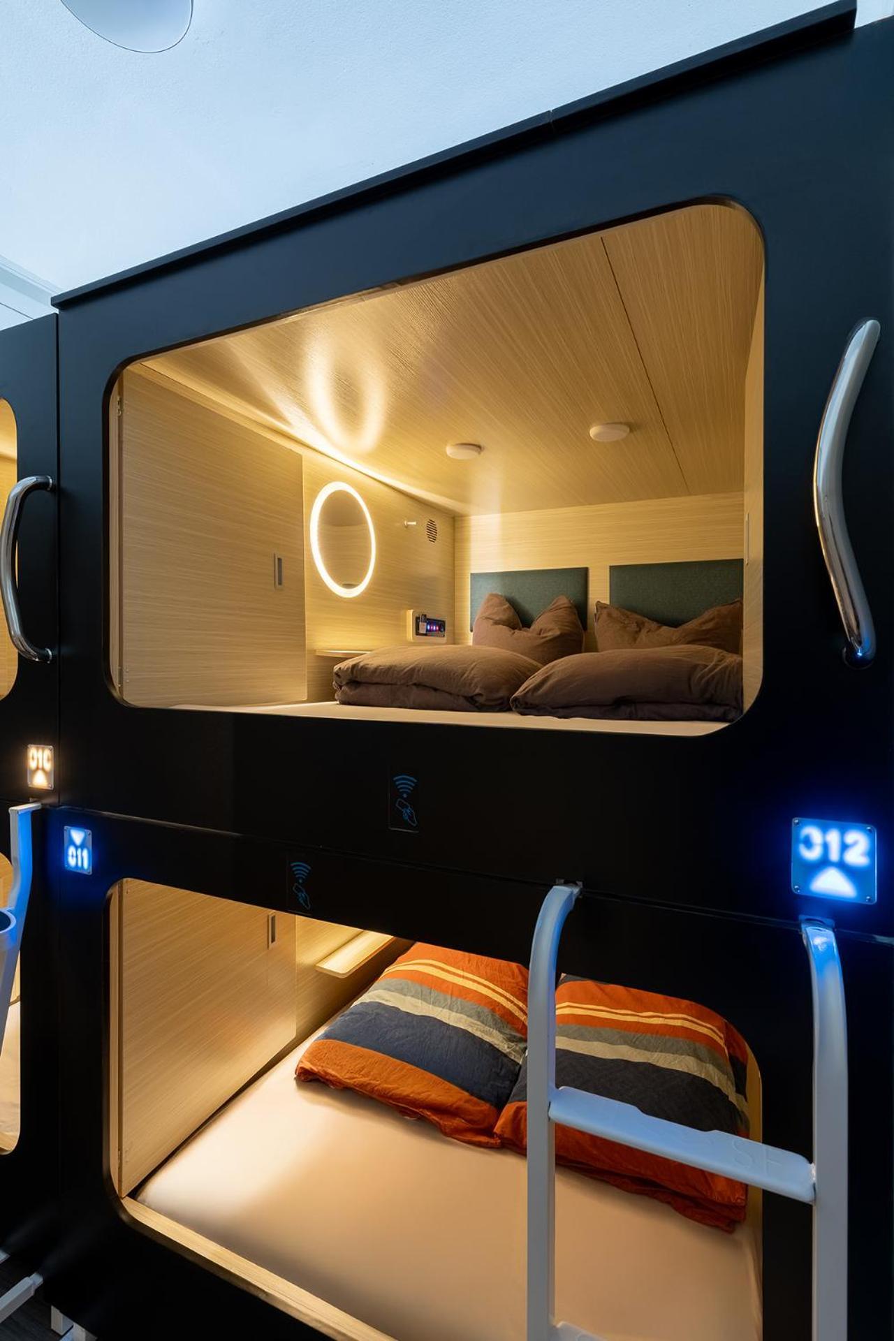 Mue Cubes - Capsule Kapselhotel *